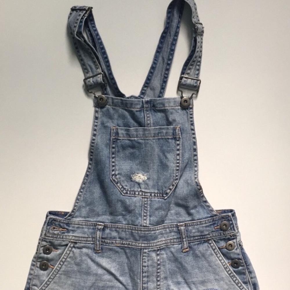 Forever 21 Denim ripped overalls xs